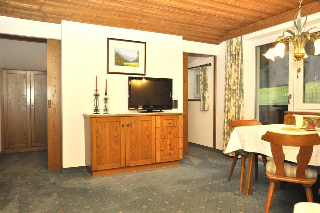 Auf Der Sonnenseite Apartment Schattwald Ruang foto