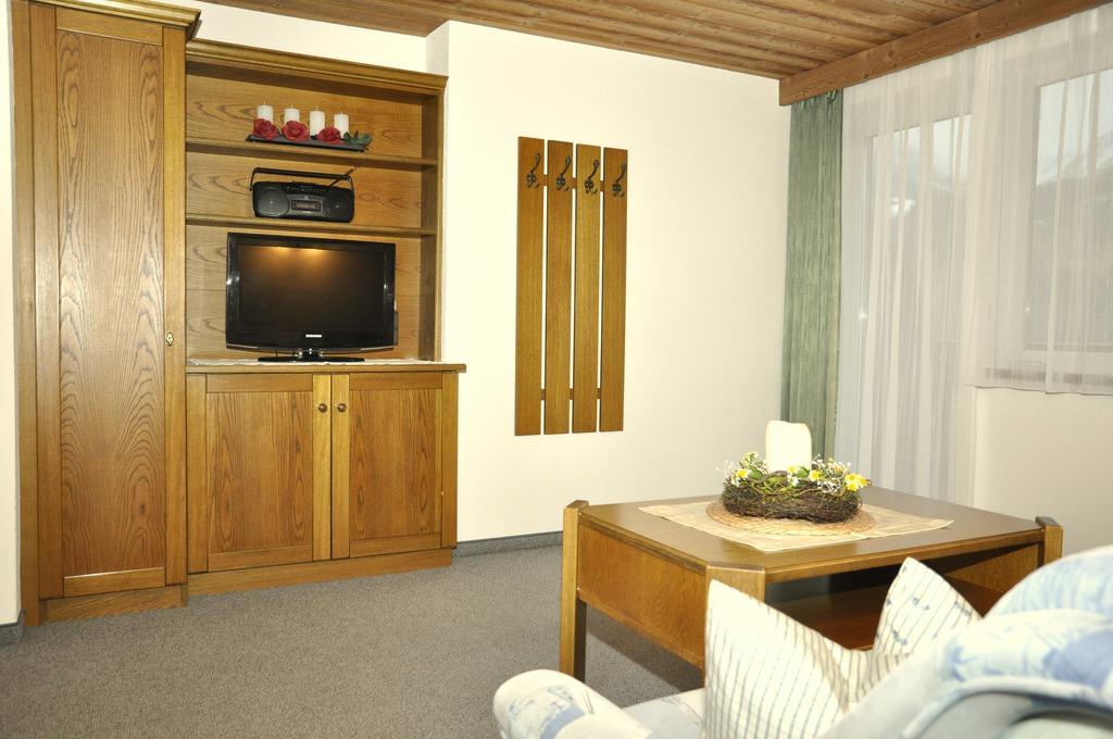 Auf Der Sonnenseite Apartment Schattwald Ruang foto