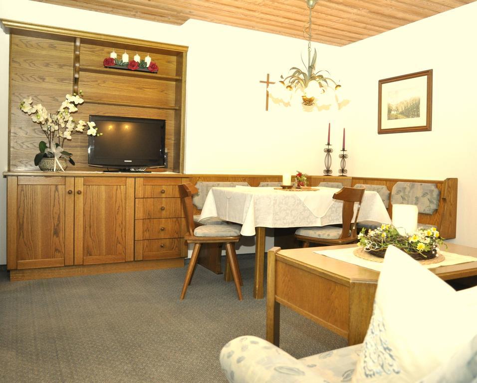 Auf Der Sonnenseite Apartment Schattwald Ruang foto